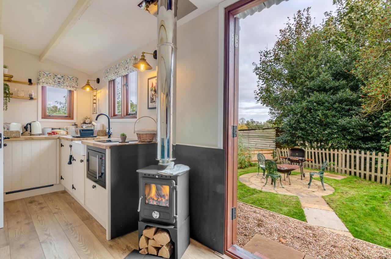 Hayloft And Shepherds Hut In Norfolk Broads With Fire Pit And Bbq From Ginger And Gold Ranworth Exteriör bild