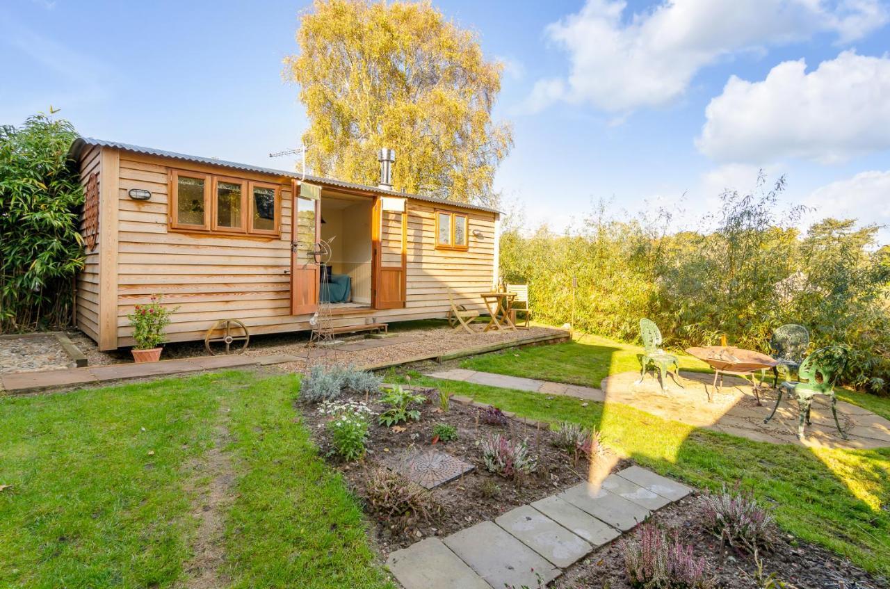 Hayloft And Shepherds Hut In Norfolk Broads With Fire Pit And Bbq From Ginger And Gold Ranworth Exteriör bild